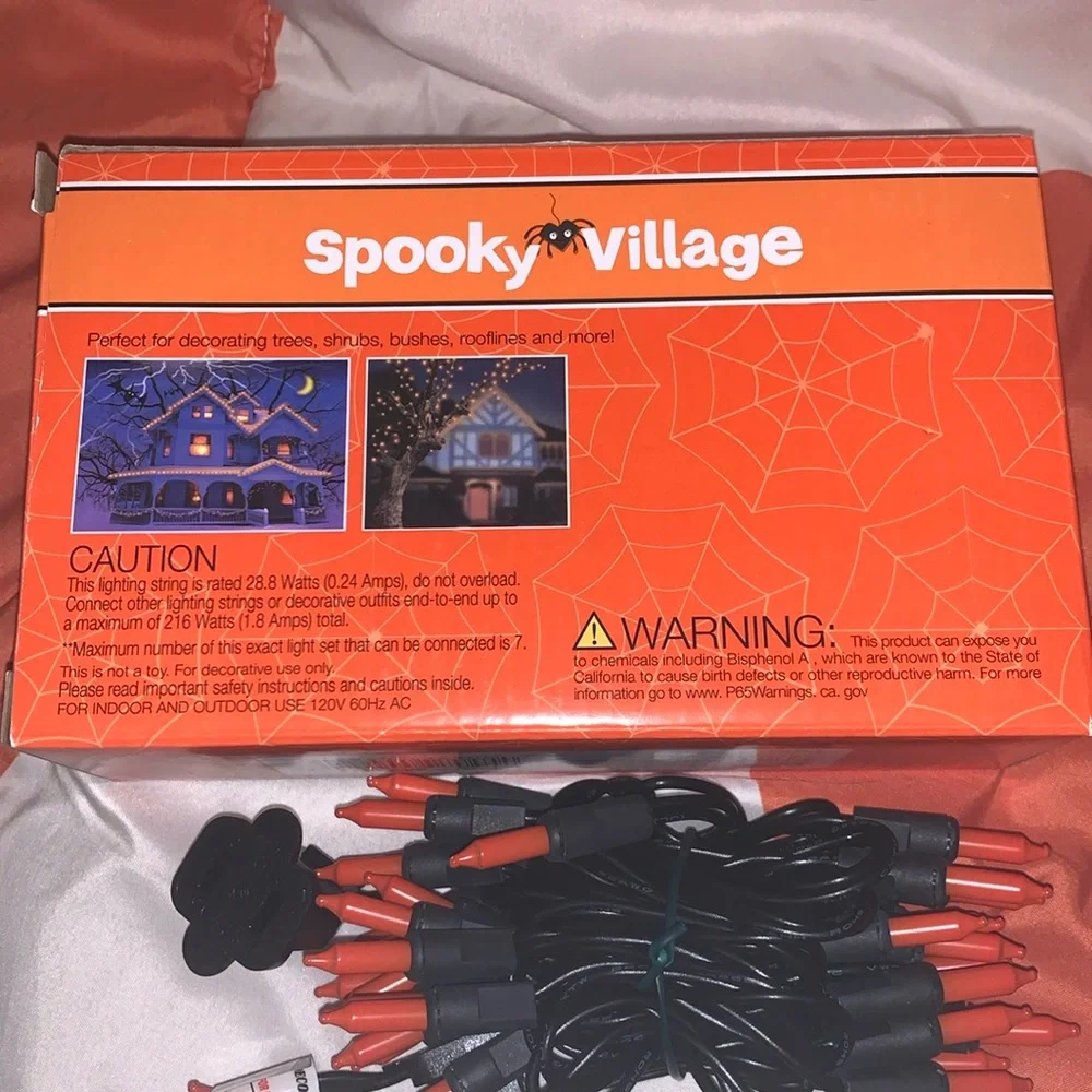 Selling Each/5 Available)Spooky🕷️Village 70 count Halloween Lights (orange bulb)